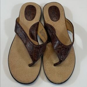 Born Brown Embossed Flip Flop Thong Sandals Women’s Sz 9 Comfort